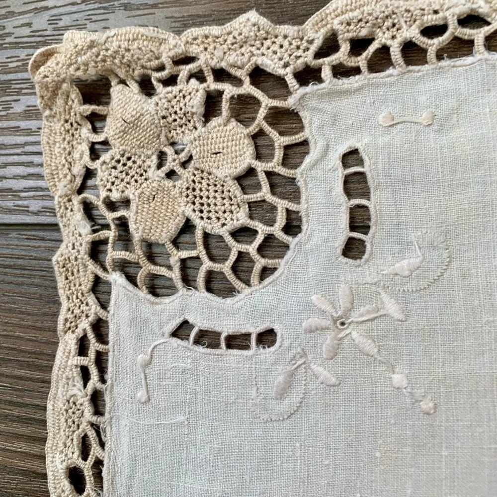 Vintage table cloths 18/18”